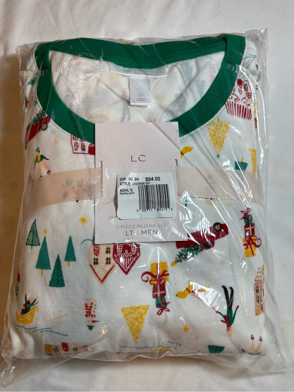 LC Lauren Conrad Men’s White Holiday Print Two-Piece Pajama Set